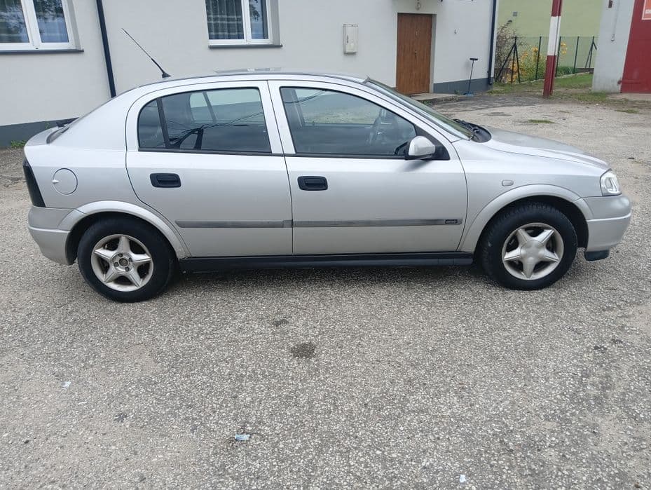 Opel Astra II 1.6 8V (2000) - miniatura 2